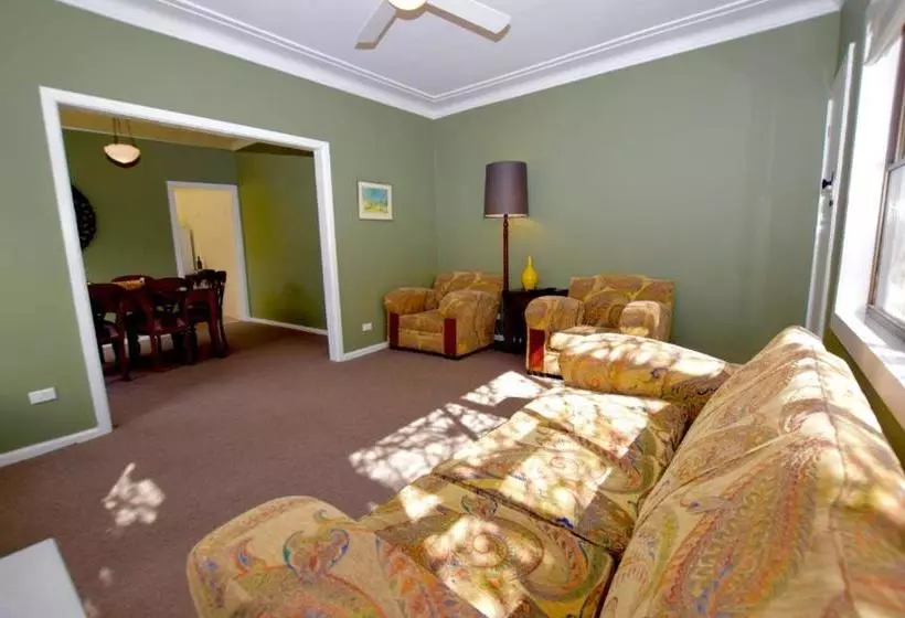 Raspberry Terrace Of Leura