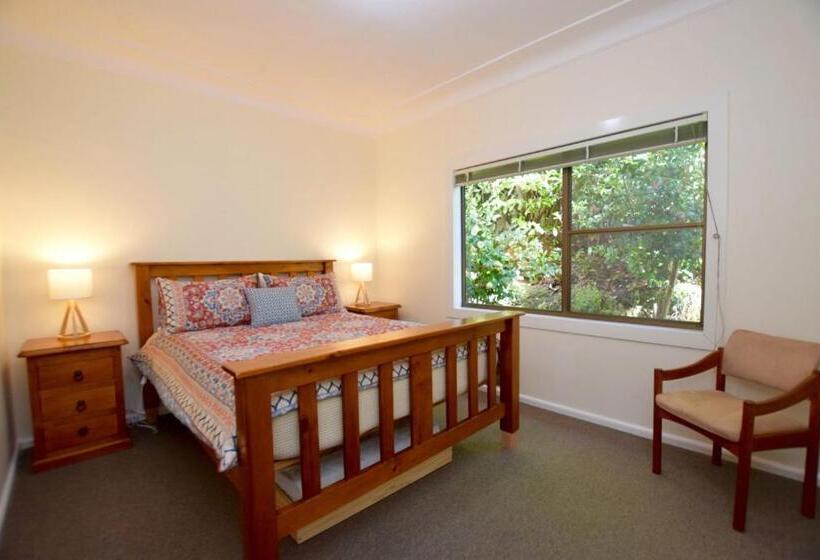 Raspberry Terrace Of Leura