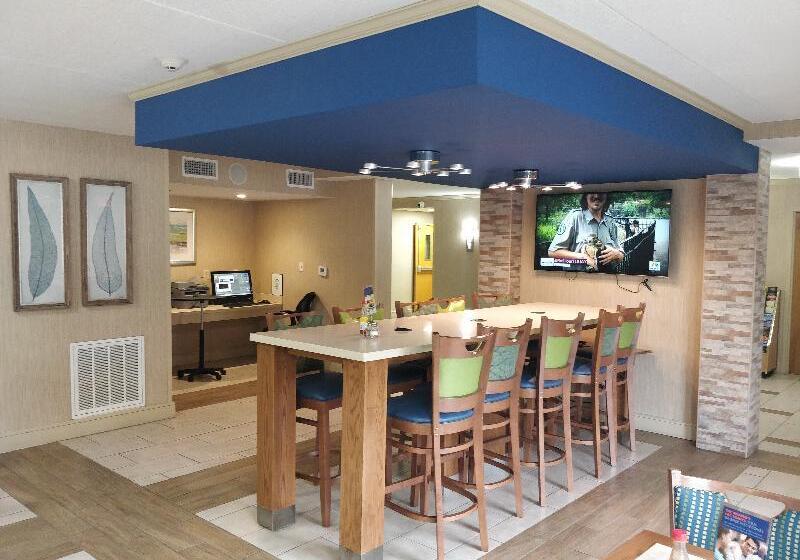 فندق Comfort Inn Roanoke Civic Center