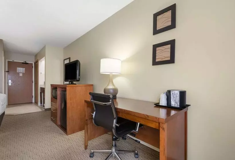فندق Comfort Inn & Suites Black River Falls I94