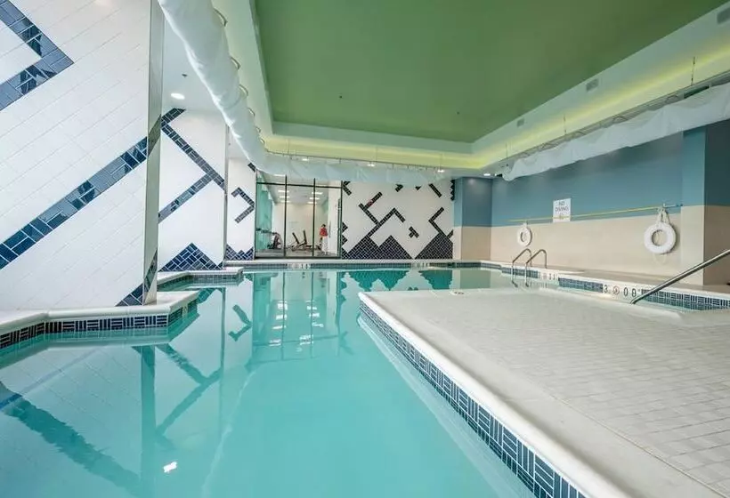 Holiday Inn Express Hotel & Suites Virginia Beach Oceanfront, An Ihg