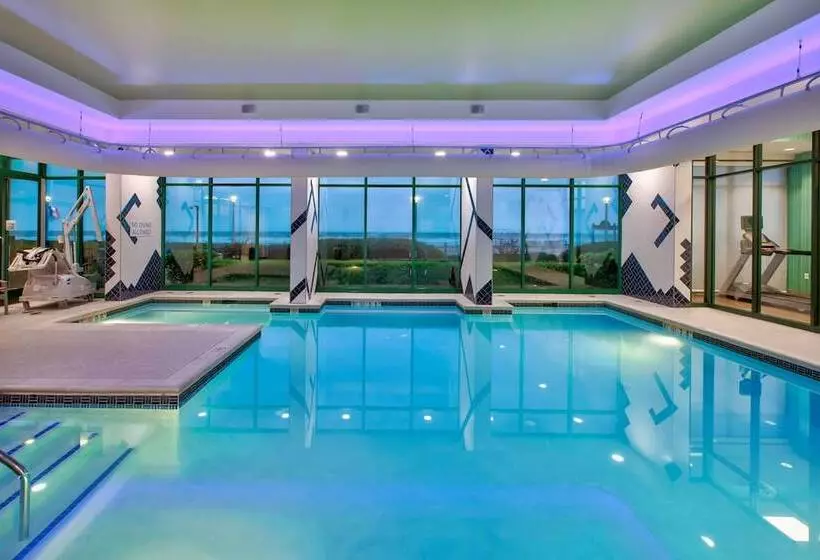 Holiday Inn Express Hotel & Suites Virginia Beach Oceanfront, An Ihg