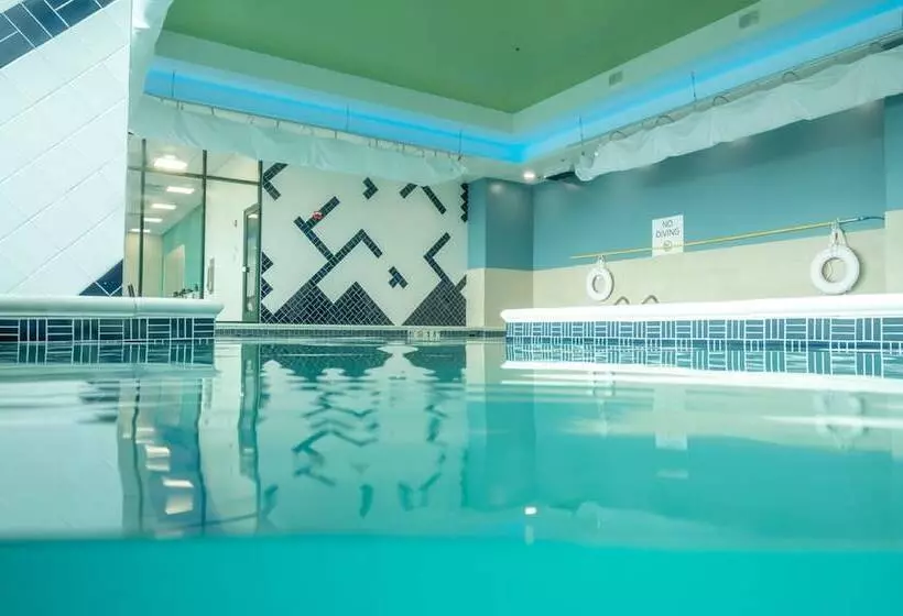 Holiday Inn Express Hotel & Suites Virginia Beach Oceanfront, An Ihg