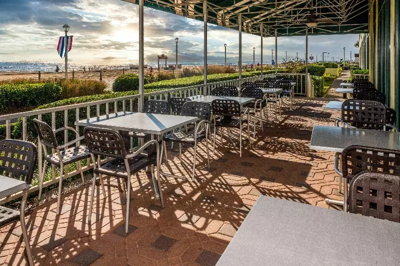 Holiday Inn Express Hotel & Suites Virginia Beach Oceanfront, An Ihg