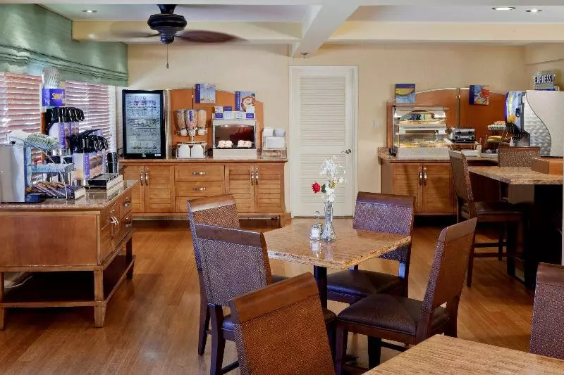 ホテル Holiday Inn Express And Suites La Jolla   Windansea Beach, And Ihg