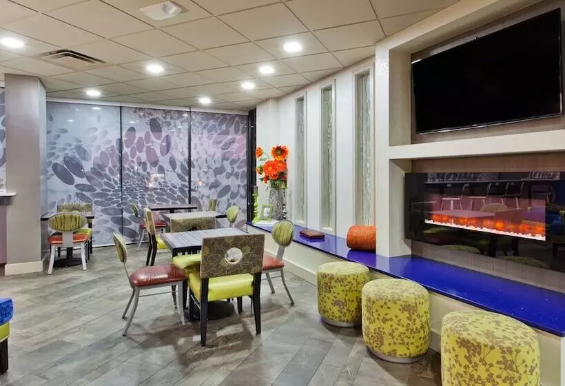 호텔 Holiday Inn Express Atlanta Galleria Ballpark Area, An Ihg