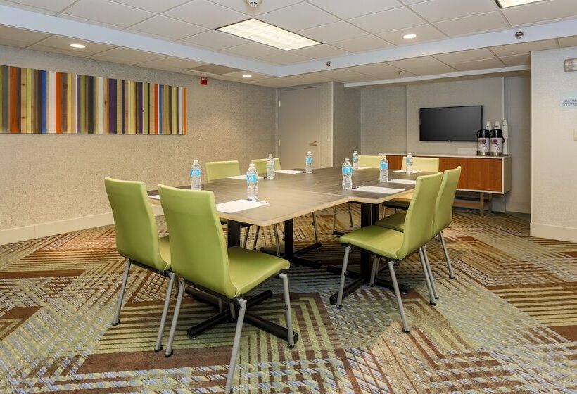 Отель Holiday Inn Express Milwaukee West Medical Center, An Ihg