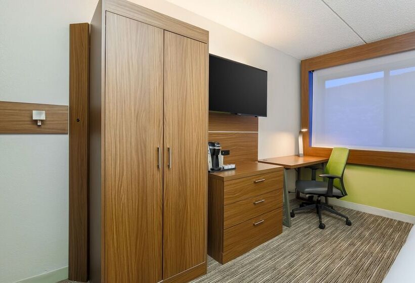 Отель Holiday Inn Express Milwaukee West Medical Center, An Ihg