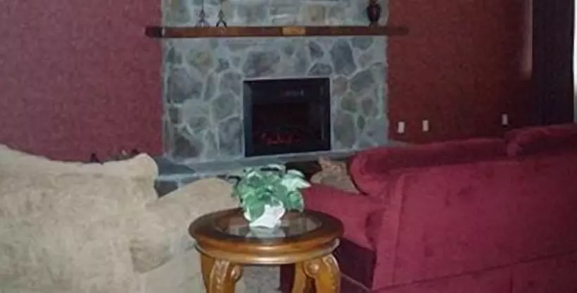 Отель Holiday Lodge And Conference Center