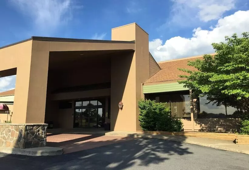 Отель Holiday Lodge And Conference Center