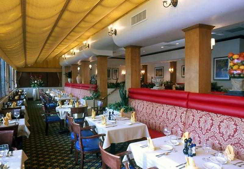 בית מלון כפרי Marriott Riverside At The Convention Center