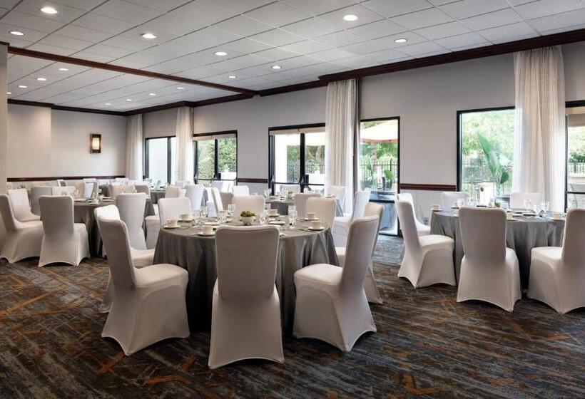 בית מלון כפרי Marriott Riverside At The Convention Center