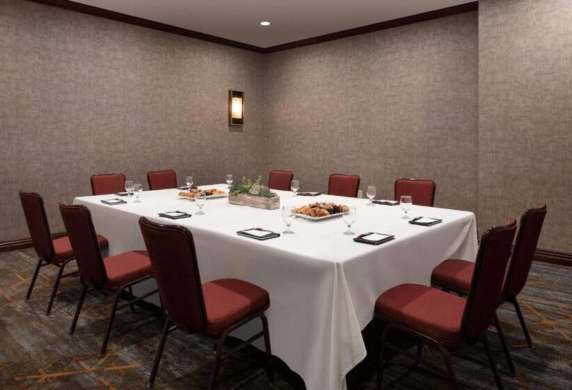 בית מלון כפרי Marriott Riverside At The Convention Center