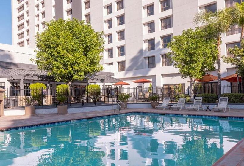 בית מלון כפרי Marriott Riverside At The Convention Center