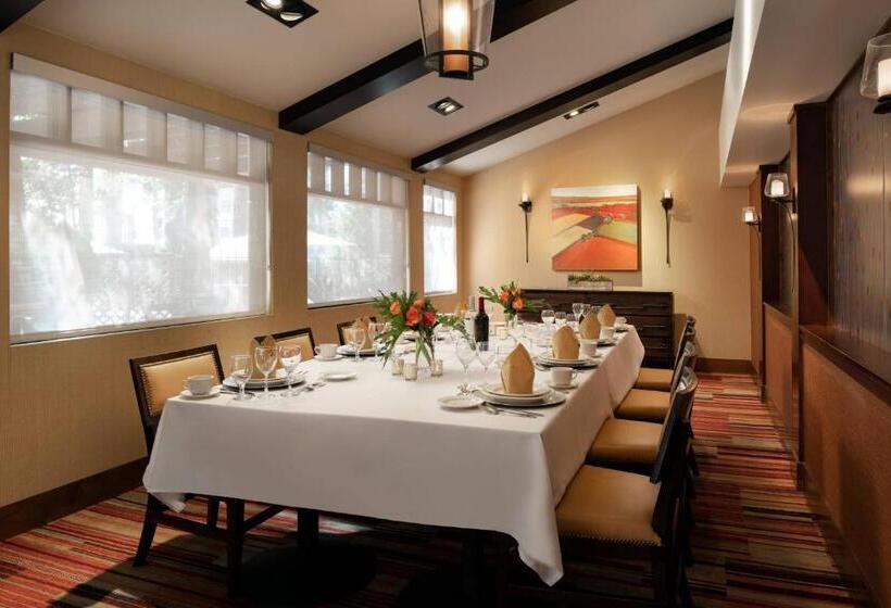 בית מלון כפרי Marriott Riverside At The Convention Center