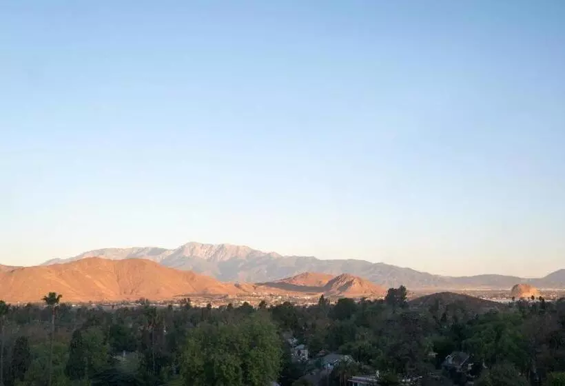 Hotel Marriott Riverside At The Convention Center