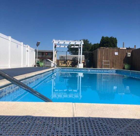 모텔 Super 8 By Wyndham Ontario