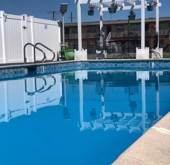 Motel Super 8 By Wyndham Ontario