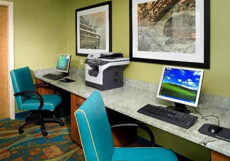 استراحتگاه Holiday Inn & Suites Virginia Beach   North Beach, An Ihg