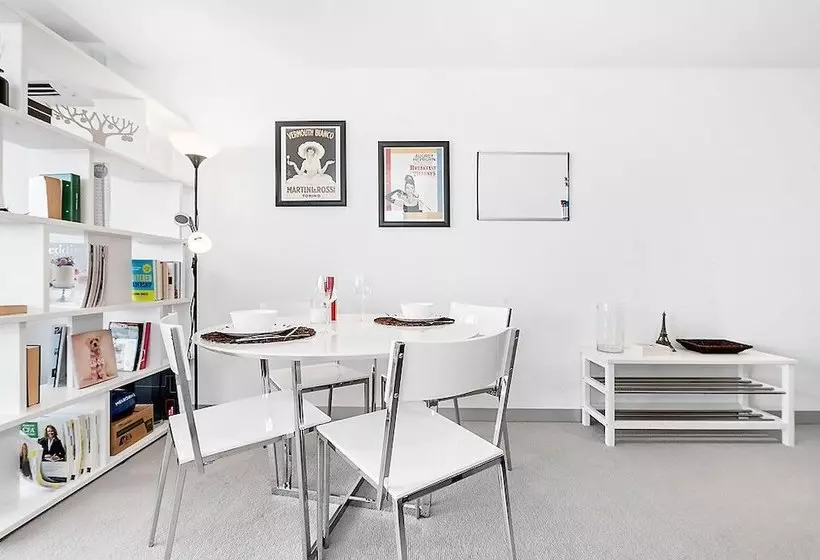Joyce, 1bdr Southbank Apartment