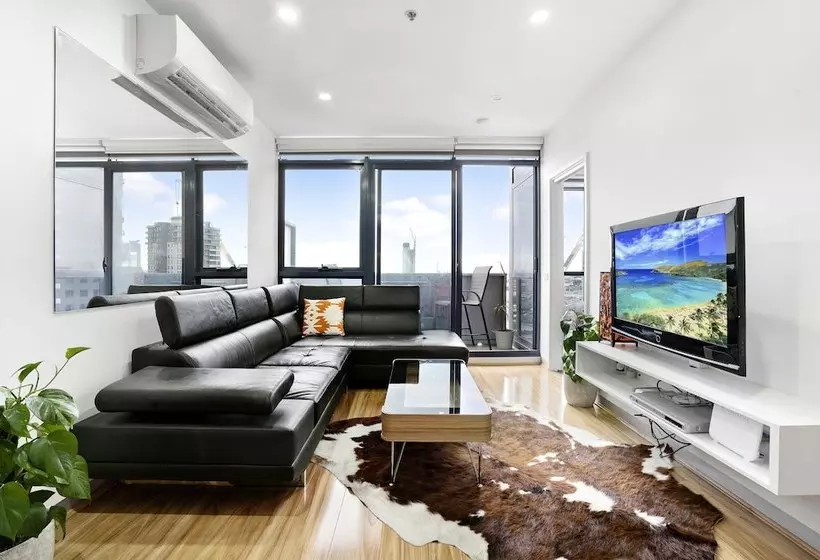 Joyce, 1bdr Southbank Apartment