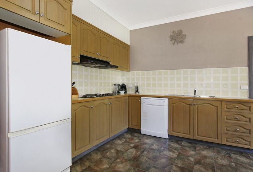 Le Chateau   Centrally Located