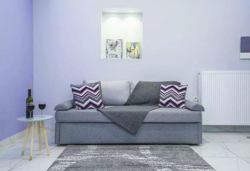 Modern Fully Equipped House, 5 Min Walk From Metro