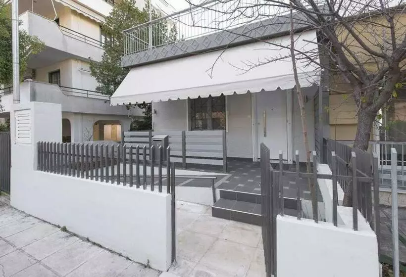 Modern Fully Equipped House, 5 Min Walk From Metro