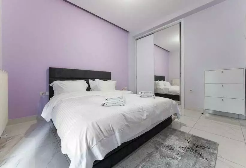 Modern Fully Equipped House, 5 Min Walk From Metro