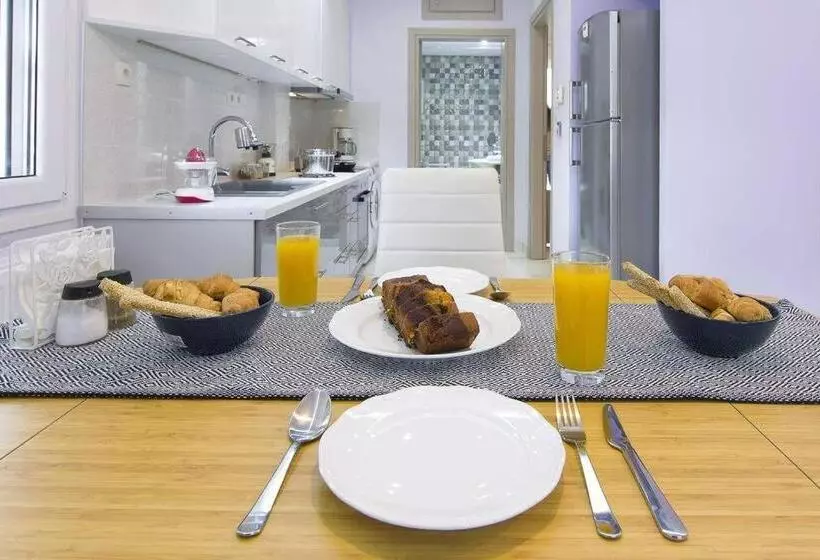 Modern Fully Equipped House, 5 Min Walk From Metro