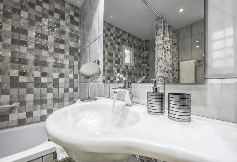 Modern Fully Equipped House, 5 Min Walk From Metro