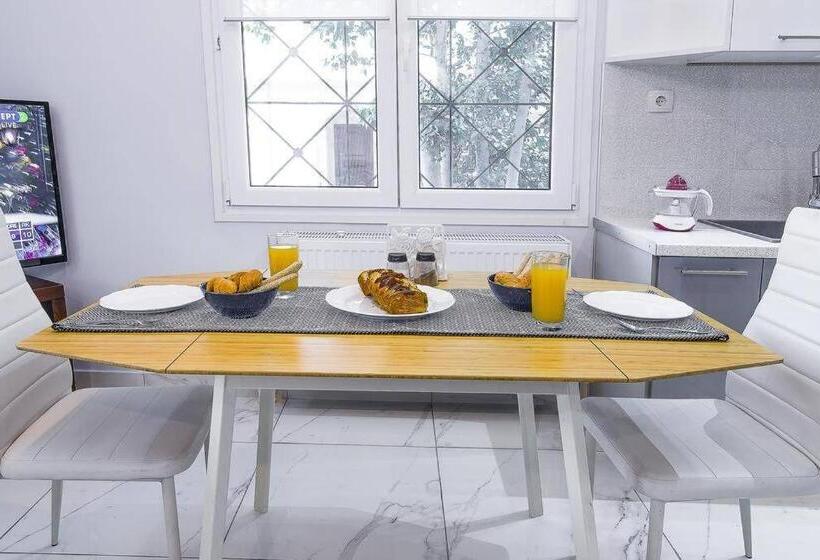 Modern Fully Equipped House, 5 Min Walk From Metro