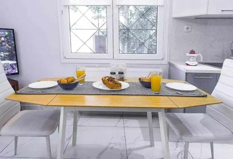 Modern Fully Equipped House, 5 Min Walk From Metro