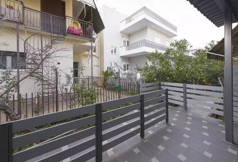 Modern Fully Equipped House, 5 Min Walk From Metro