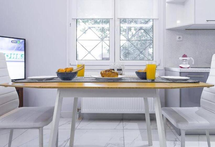 Modern Fully Equipped House, 5 Min Walk From Metro