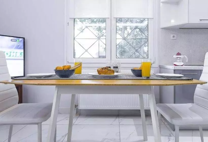 Modern Fully Equipped House, 5 Min Walk From Metro