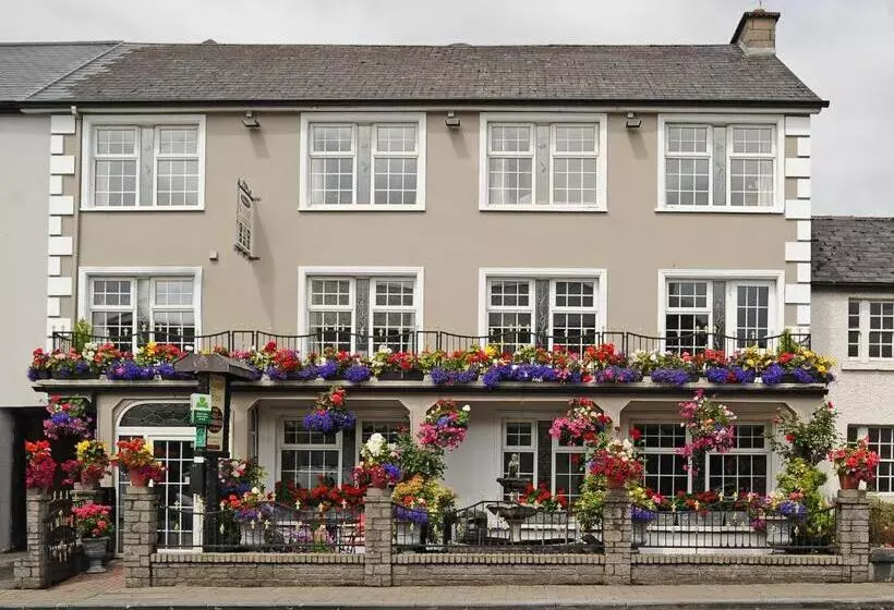 Majatalo Clooneen House