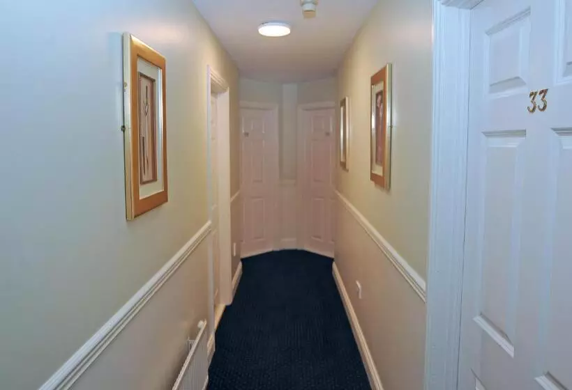 Majatalo Clooneen House