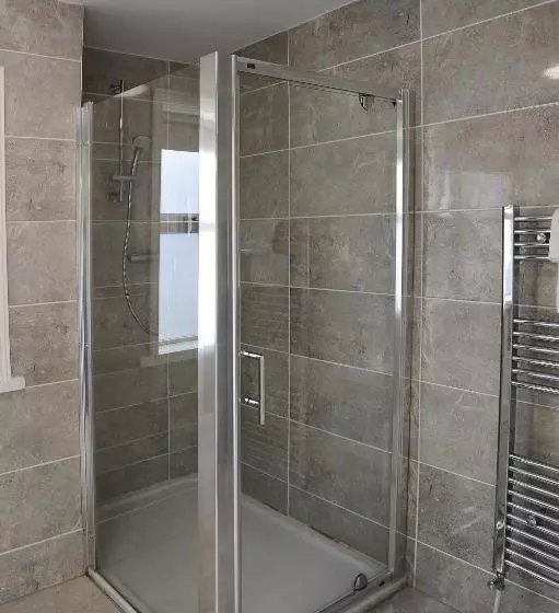 Majatalo Clooneen House