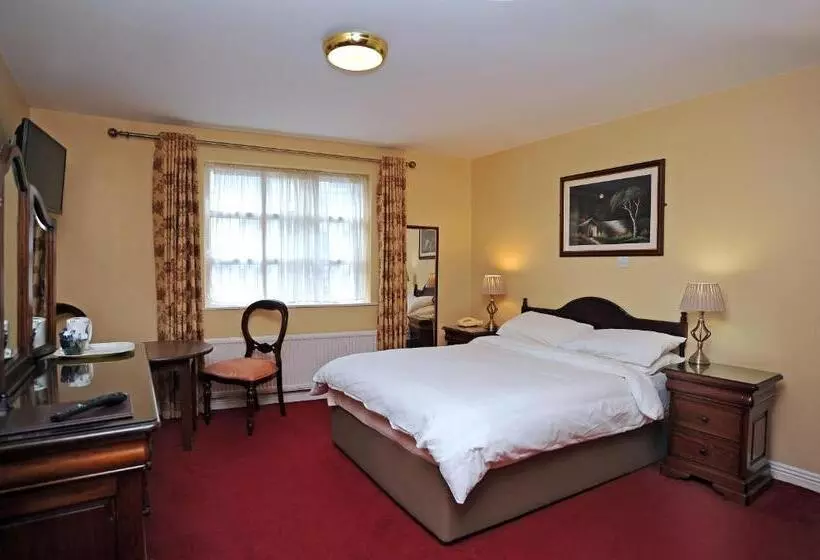 Majatalo Clooneen House