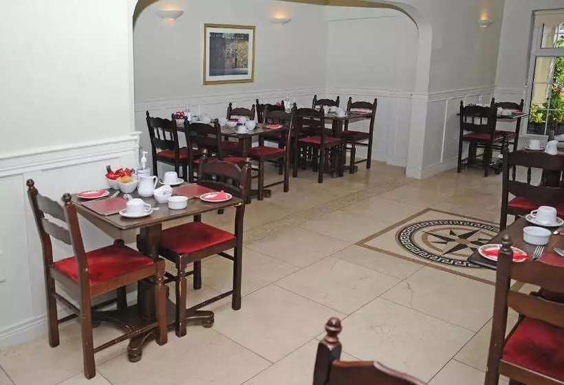 Majatalo Clooneen House