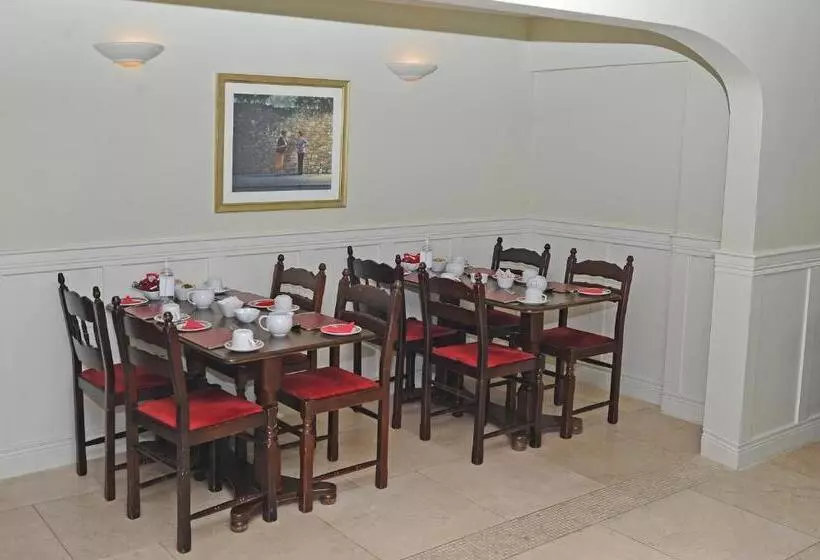 Majatalo Clooneen House