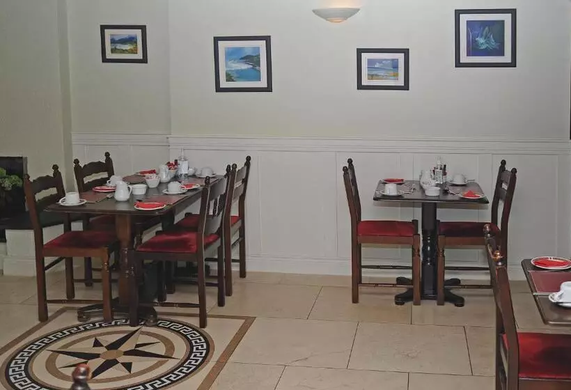 Majatalo Clooneen House