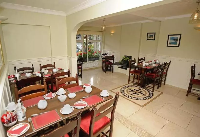 Majatalo Clooneen House