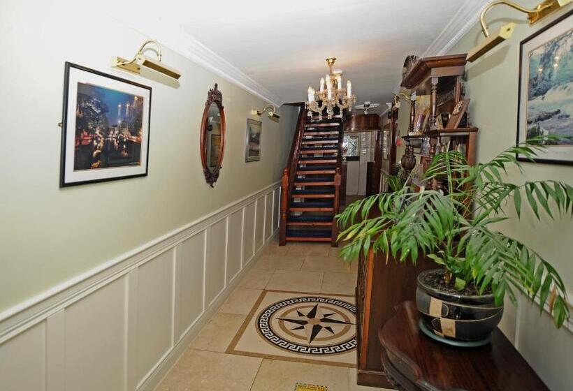 פנסיון Clooneen House