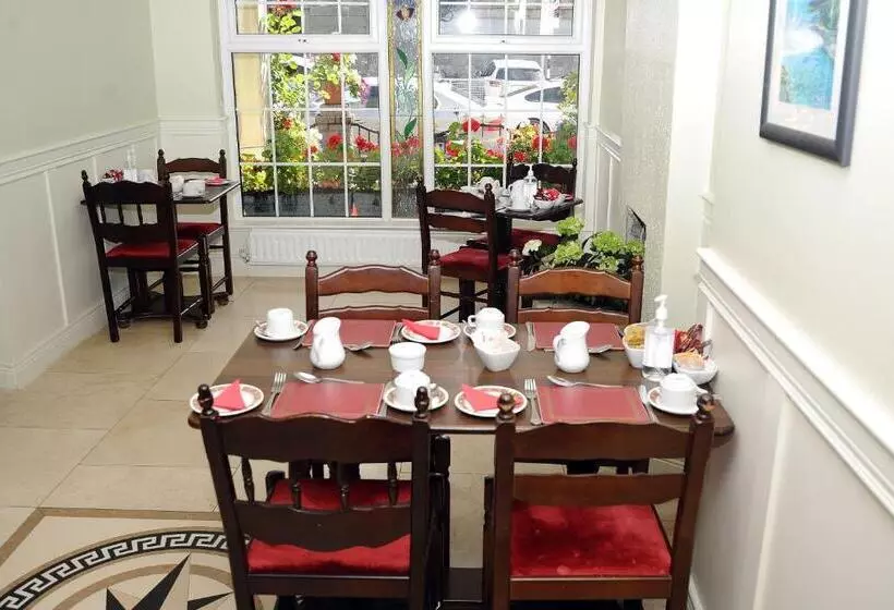 Majatalo Clooneen House