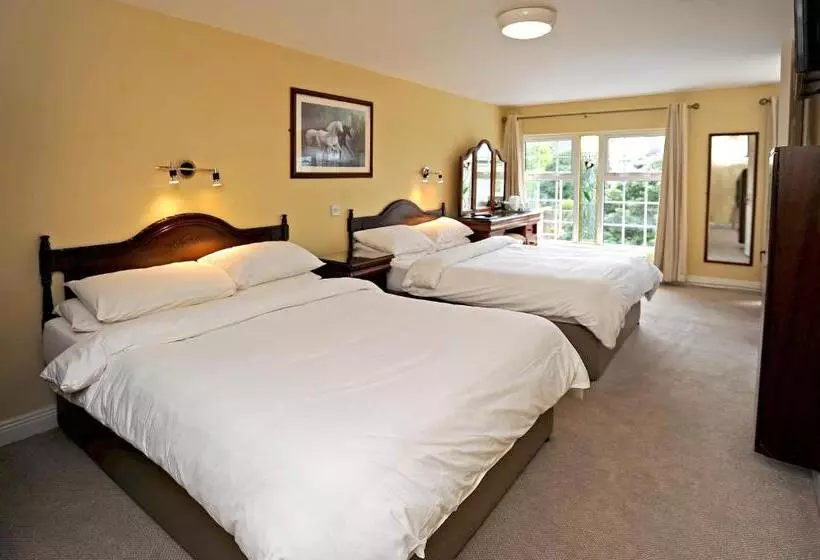 Majatalo Clooneen House