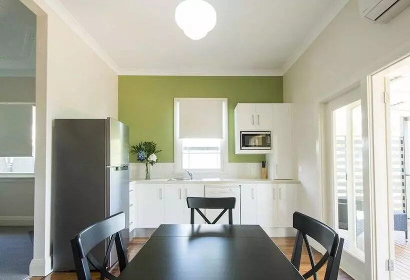 Victoria Street Apartments