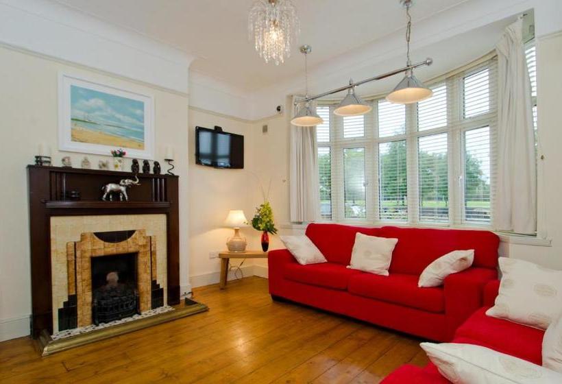 پانسیون Beach House B&b