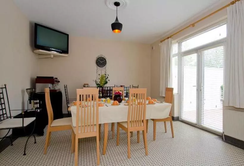 پانسیون Beach House B&b